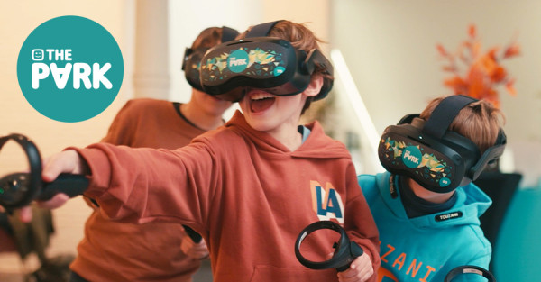 Kids experiencing VR 
